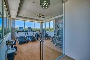 2BR Condo With Rooftop Pool - 2 Min Walk to Beach