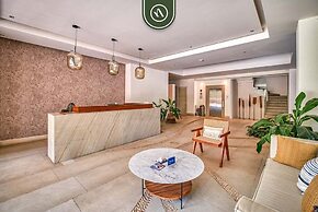 2BR Condo With Rooftop Pool - 2 Min Walk to Beach
