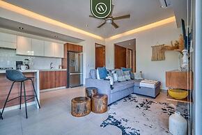 2BR Condo With Rooftop Pool - 2 Min Walk to Beach