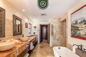 Villa With Private Pool & Patio in Cabo