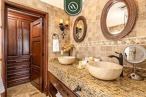 Villa With Private Pool & Patio in Cabo