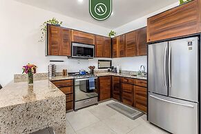 Amazing 2BR Condo With Rooftop Pool - BBQ