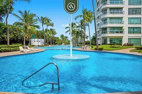 Stylish 2 BR Condo - Pools - Golf - Membership