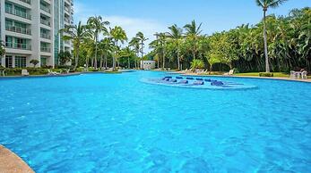 Stylish 2 BR Condo - Pools - Golf - Membership