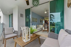Stylish 2 BR Condo - Pools - Golf - Membership