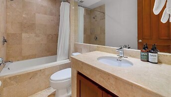 Stylish 2 BR Condo - Pools - Golf - Membership
