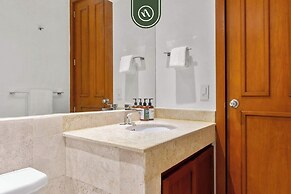 Stylish 2 BR Condo - Pools - Golf - Membership