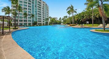 Stylish 2 BR Condo - Pools - Golf - Membership