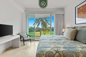 Stylish 2 BR Condo - Pools - Golf - Membership
