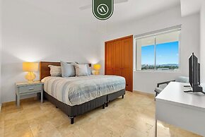 Stylish 2 BR Condo - Pools - Golf - Membership