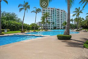 Stylish 2 BR Condo - Pools - Golf - Membership