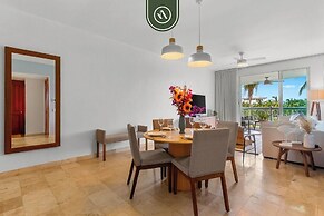 Stylish 2 BR Condo - Pools - Golf - Membership