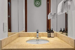 Stylish 2 BR Condo - Pools - Golf - Membership