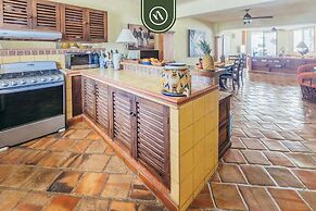 Oceanview 2BR Condo - Romantic Zone - Rooftop Pool