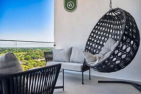 Oceanfront 2BR Condo -private Balcony - Beach