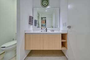 Oceanfront 2BR Condo -private Balcony - Beach