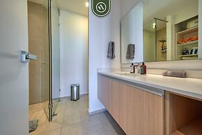 Oceanfront 2BR Condo -private Balcony - Beach