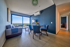 Oceanfront 2BR Condo -private Balcony - Beach