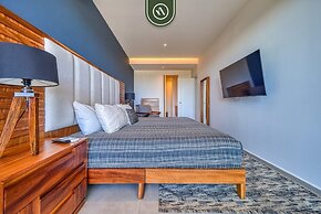 Oceanfront 2BR Condo -private Balcony - Beach