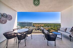 Oceanfront 2BR Condo -private Balcony - Beach