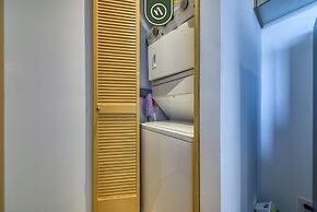 Oceanfront 2BR Condo -private Balcony - Beach