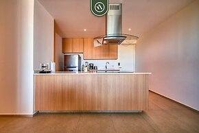 Oceanfront 2BR Condo -private Balcony - Beach