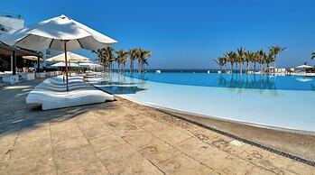 Oceanfront 2BR Condo -private Balcony - Beach