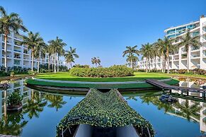 Beachfront Duplex With Multiple Pools - Beachclub