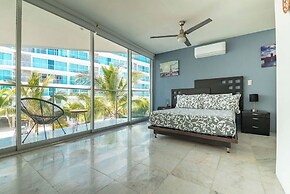 Beachfront Duplex With Multiple Pools - Beachclub