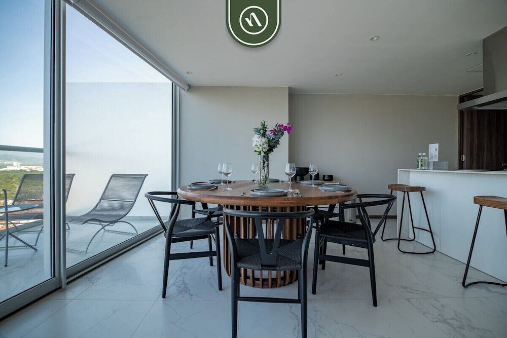 Stunning Oceanview Two Story Condo - Beach - Gym