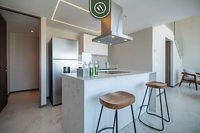 Stunning Oceanview Two Story Condo - Beach - Gym
