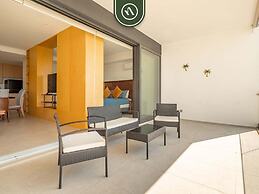 Oceanview 1 BR Condo - Private Beach - Pools