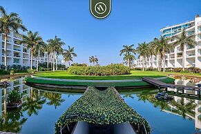 Oceanview 1 BR Condo - Private Beach - Pools
