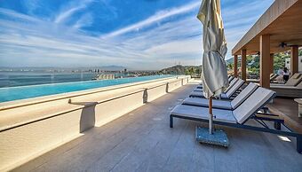 Luxury 2 BR Condo With Beachview - Rooftop Pool