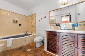 Ocean View 2Br Condo-balcony-beach-pool 710