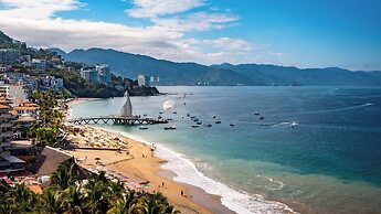 Ocean View 2Br Condo-balcony-beach-pool 710