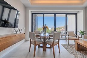 Amazing 2BR Apt -private Balcony - Rooftop Pool