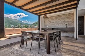 Amazing 2BR Apt -private Balcony - Rooftop Pool