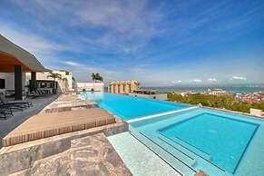 Amazing 2BR Apt -private Balcony - Rooftop Pool