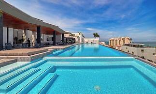 Amazing 2BR Apt -private Balcony - Rooftop Pool