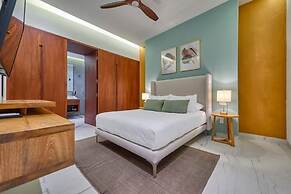 Amazing 2BR Apt -private Balcony - Rooftop Pool