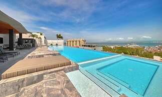 Amazing 2BR Apt -private Balcony - Rooftop Pool