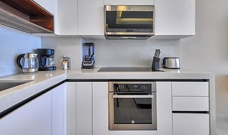 Amazing 2BR Apt -private Balcony - Rooftop Pool