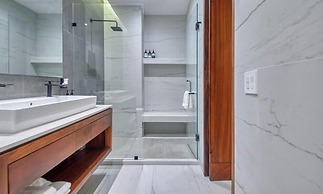 Amazing 2BR Apt -private Balcony - Rooftop Pool