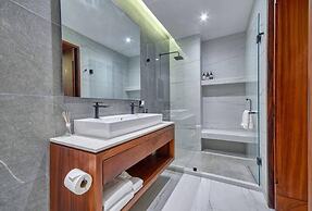 Amazing 2BR Apt -private Balcony - Rooftop Pool