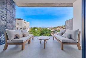 Amazing 2BR Apt -private Balcony - Rooftop Pool