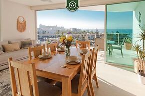 Ocean View 2BR Condo - Private Terrace - Beach