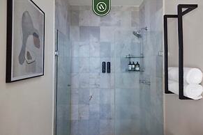 Ocean View 2BR Condo - Private Terrace - Beach