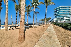 Ocean View 2BR Condo - Private Terrace - Beach