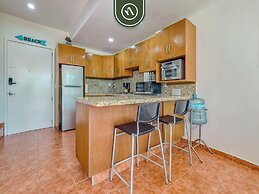 Beachfront 2BR Condo With Pool and Beachclub